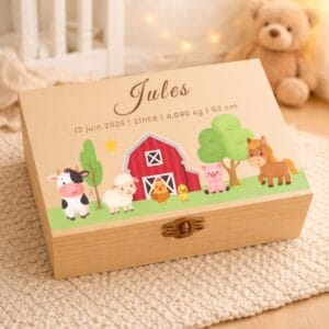 Boîte à souvenirs personnalisée thème ferme avec prénom Jules et animaux de la ferme, cadeau de naissance bébé en bois.
