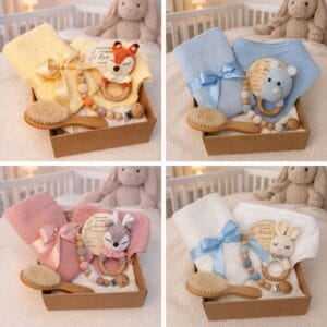 Coffrets naissance personnalisés pour bébé fille et garçon avec hochet crochet, lange, bavoir, brosse en bois, attache tétine et carte naissance gravée.