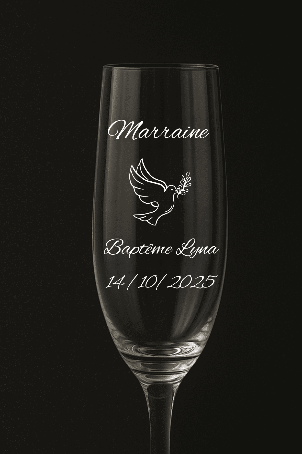 Flûte à champagne baptême personnalisée modèle Colombe, gravée pour la marraine avec date et prénom.