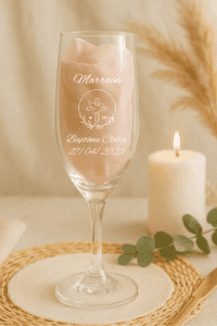 Flûte de baptême gravée modèle Colombe Croix avec croix, colombe et décor floral – personnalisation marraine.