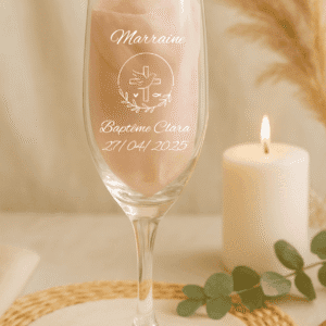 Flûte de baptême gravée modèle Colombe Croix avec croix, colombe et décor floral – personnalisation marraine.
