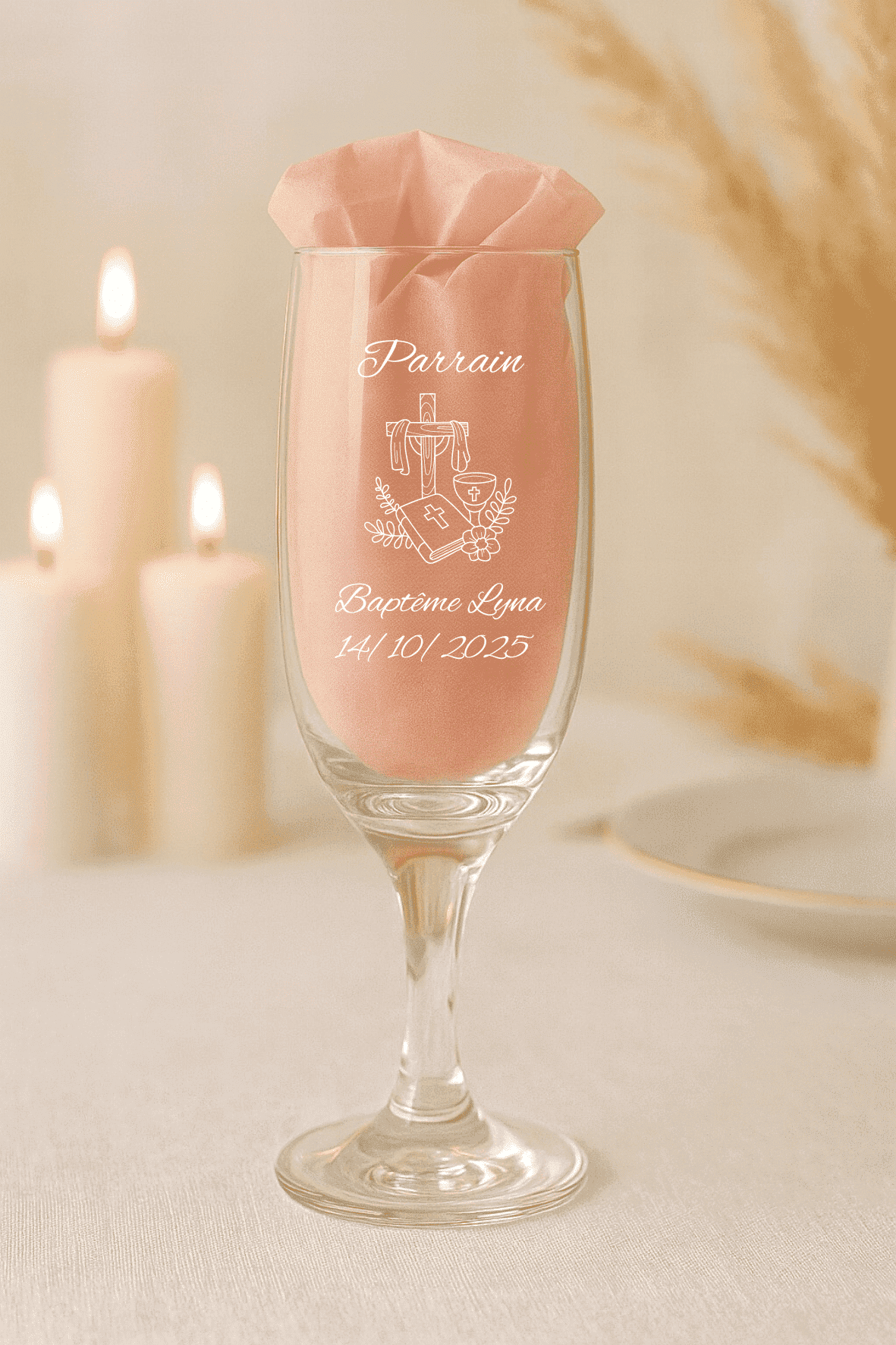 Flûte à champagne baptême personnalisée modèle Cérémonie, gravée pour le parrain avec le motif religieux et les informations du baptême de Lyna.
