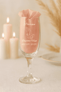Flûte à champagne baptême personnalisée Parrain — modèle Prière avec mains jointes et chapelet.