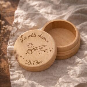 Boîte à cheveux personnalisée pour bébé avec prénom gravé, souvenir précieux de naissance et cadeau baptême en bois.