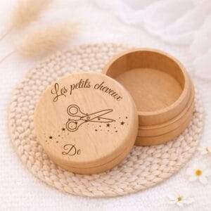 Boîte “Les petits cheveux” personnalisée en bois gravé, souvenir naissance bébé et idée cadeau baby shower originale.