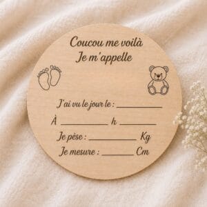 Carte de naissance personnalisée en bois avec ourson et empreintes de bébé, cadeau naissance personnalisé et souvenir bébé unique.