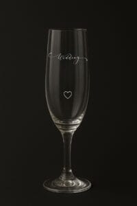 Prévisualisation flûte à champagne personnalisable mariage avec inscription Wedding et cœur gravé Nom fichier : flute-