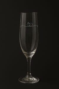 Prévisualisation flûte champagne personnalisable avec alliances mariage gravées pour témoin de mariage