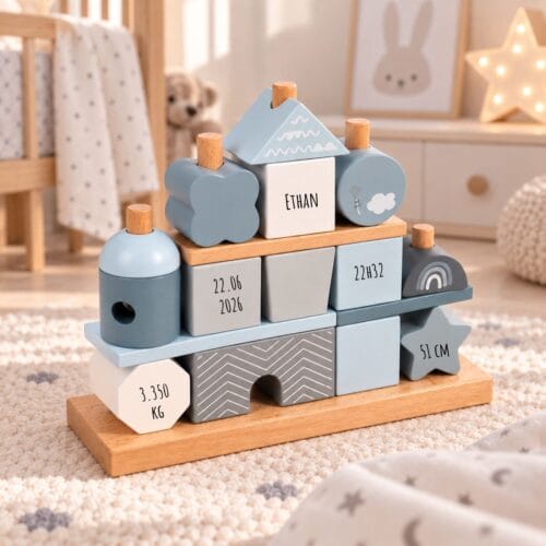 Maison à empiler personnalisée en bois, coloris bleu – prénom gravé sur la façade