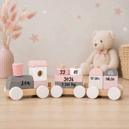 Train en bois personnalisé rose, blanc et gris avec prénom et informations de naissance